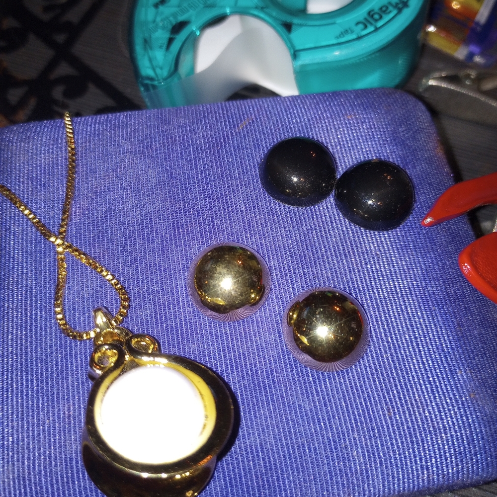 Necklace earrings set